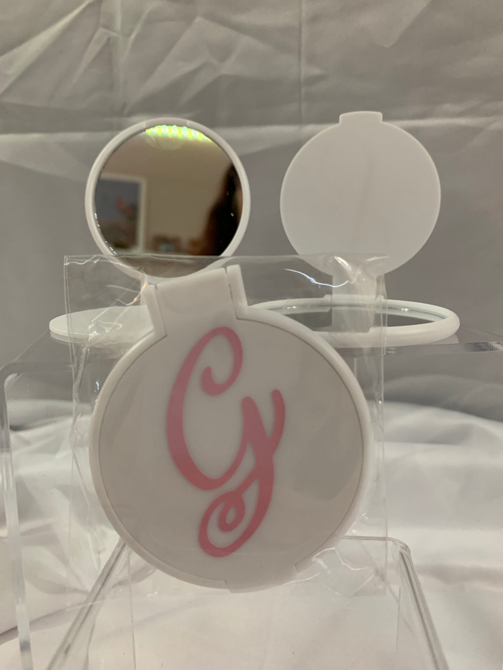 Monogramed Compact Mirror - Letter G Pink