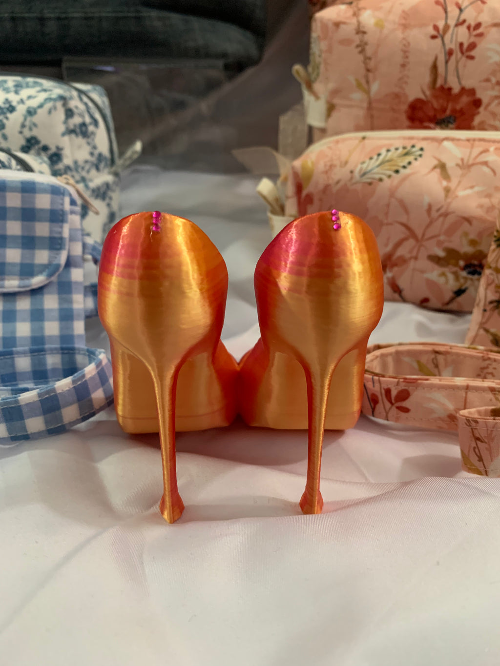 High-Heels Cellphone Stand - pink/orange with pink gems