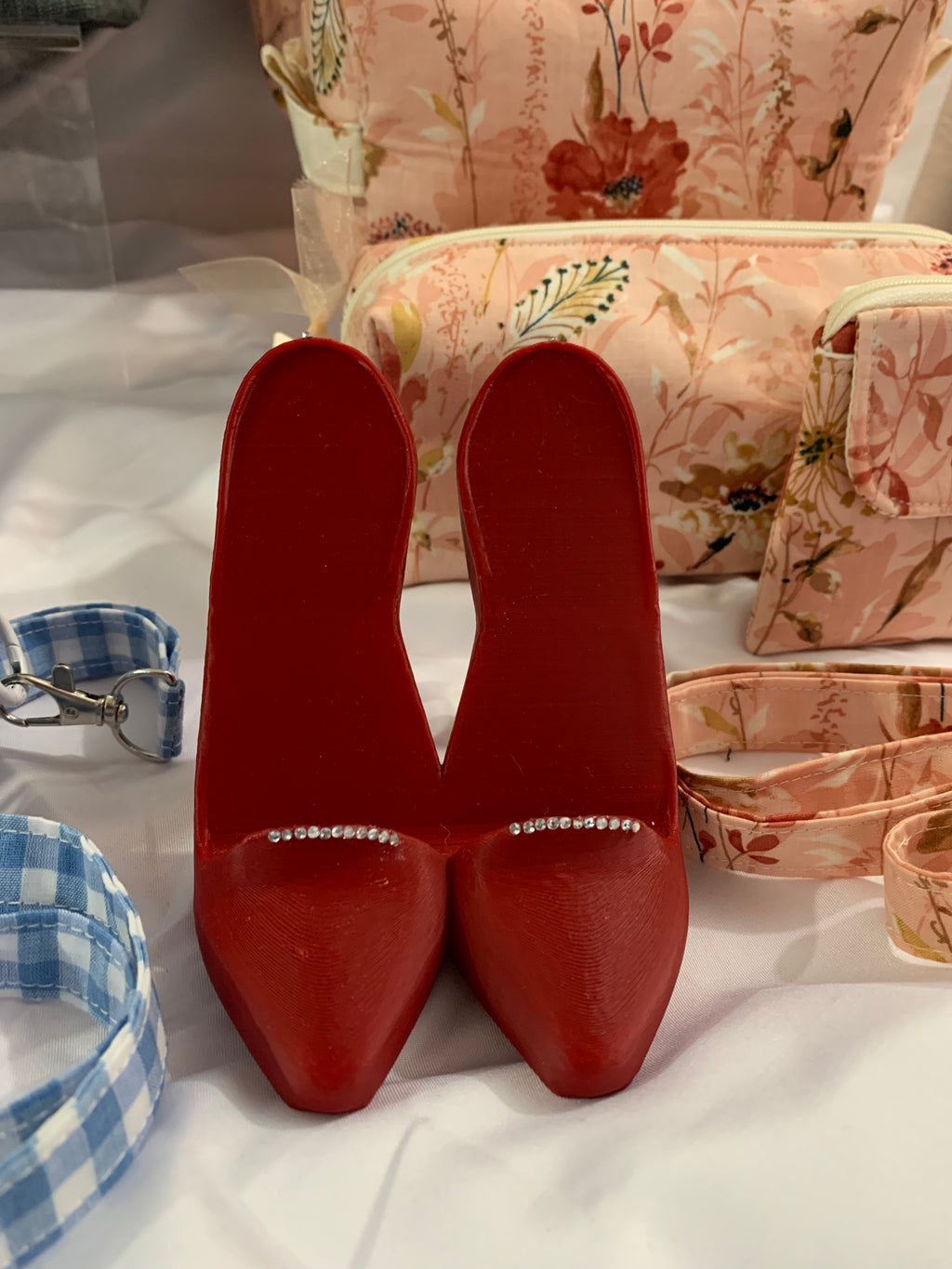 High-Heeled Cellphone Stand - Red with silver gems