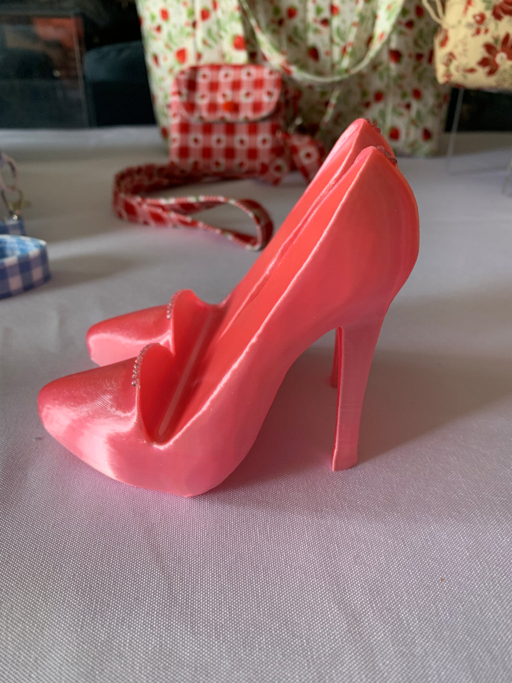 High-heeled Cellphone Stand - Satin Pink with pink gems