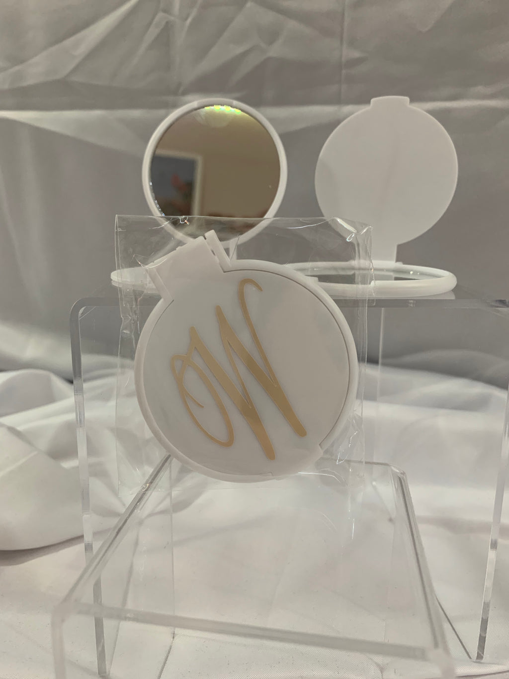 Monogramed Compact Mirror - Letter W Gold