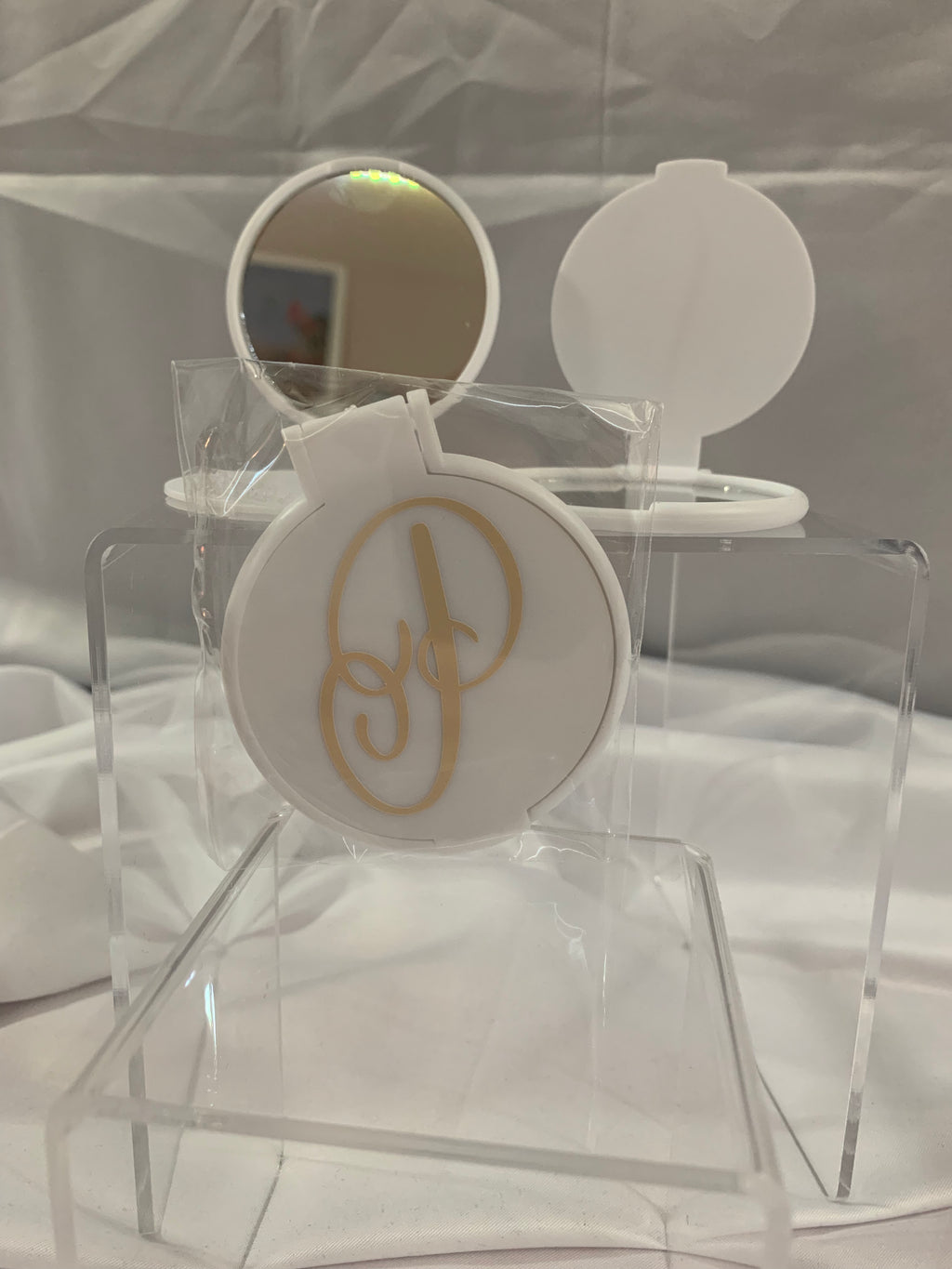Monogramed Compact Mirror - Letter P Gold