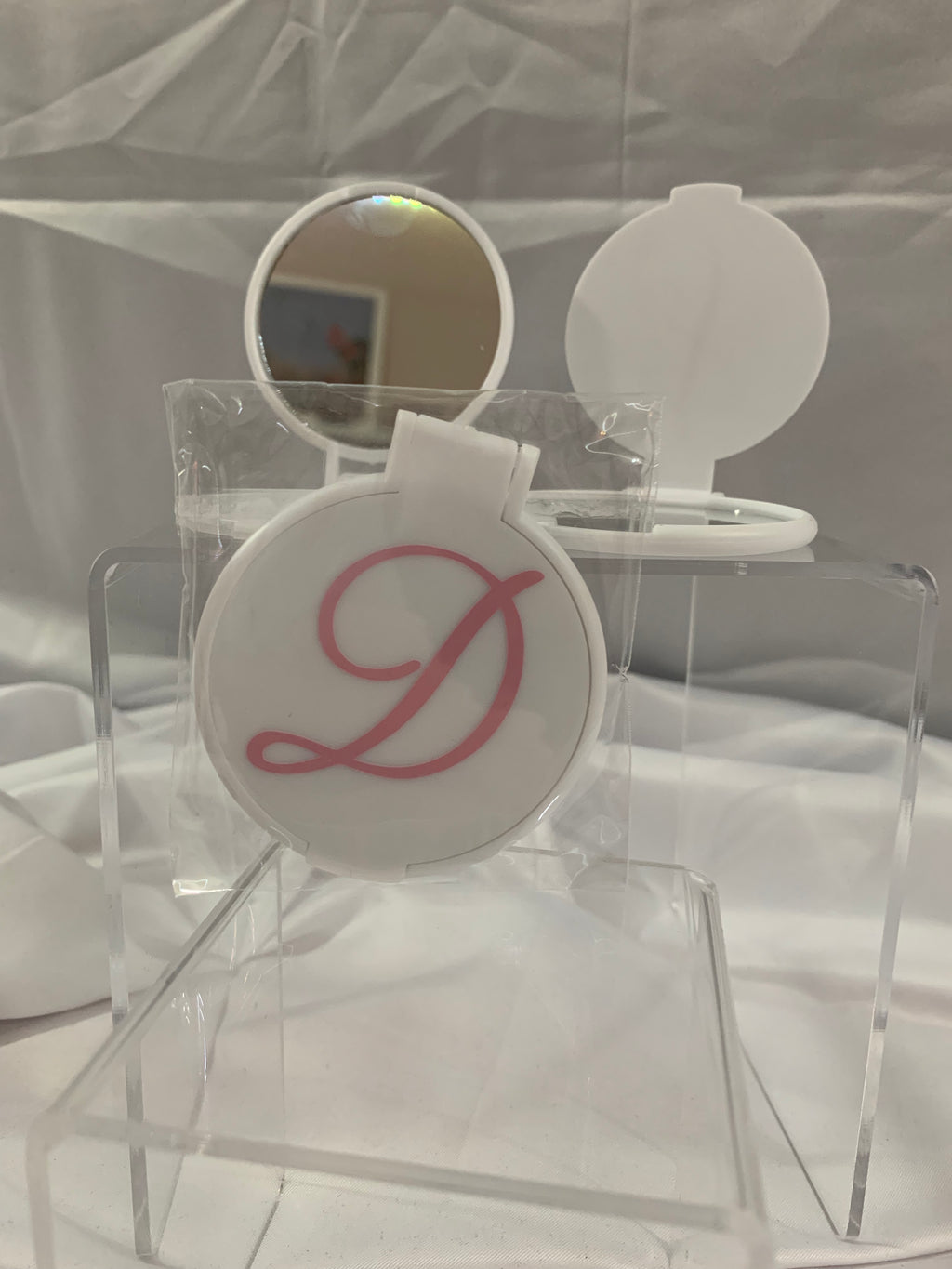 Monogramed Compact Mirror - Letter D Pink