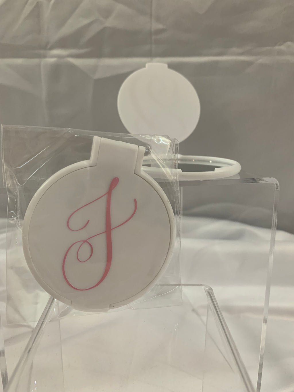 Monogramed Compact Mirror - Letter F Pink