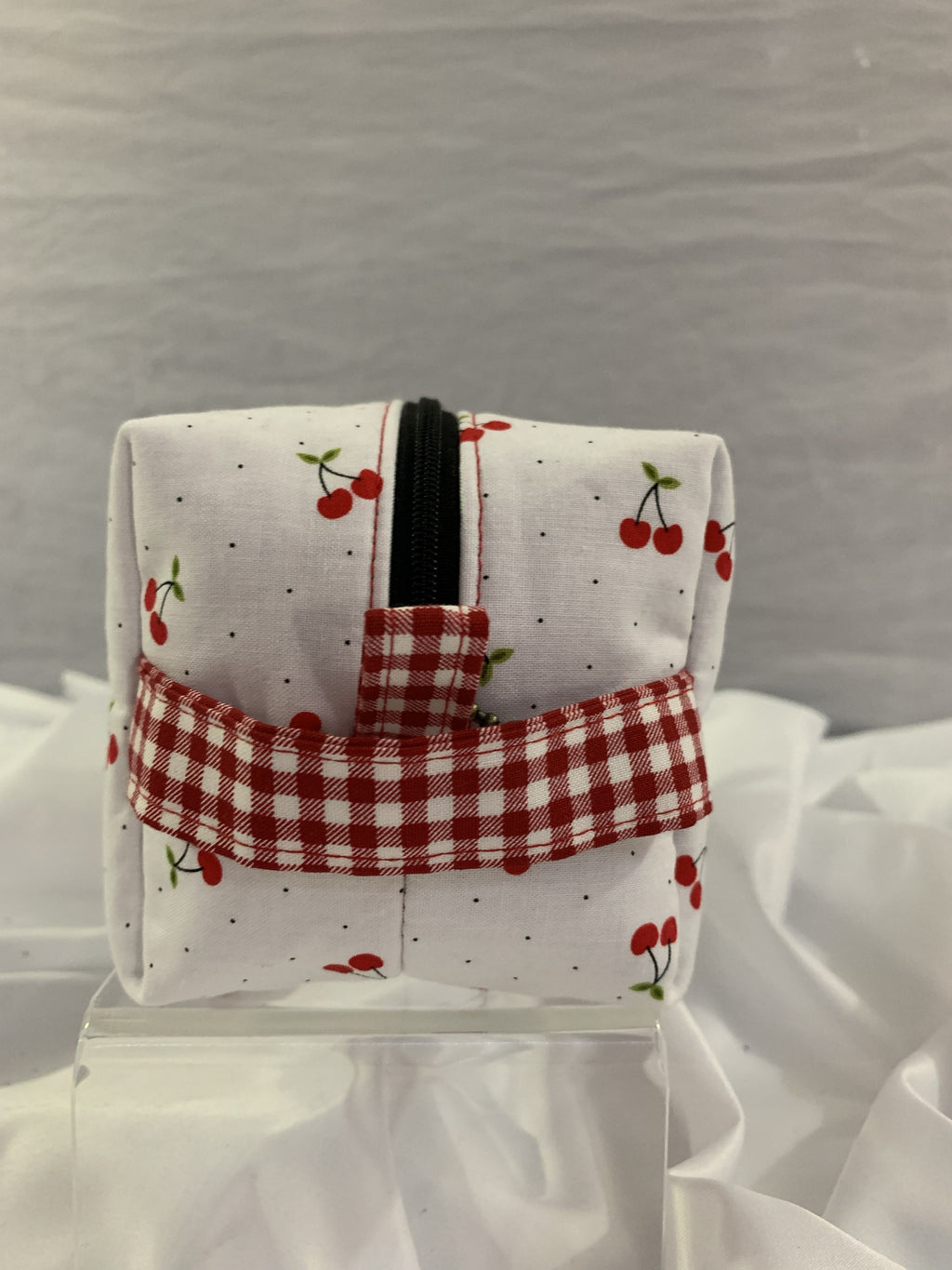 Picnic Cherry-Boxy Carry-All Bag